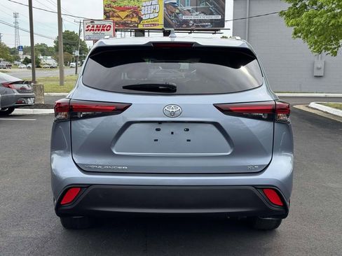 Used 2024 Toyota Highlander XLE FWD image 24