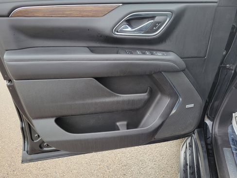 Used 2023 Chevrolet Suburban High Country image 19