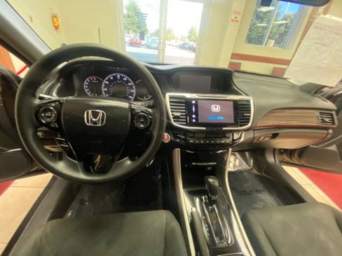 Used 2017 Honda Accord EX image 21