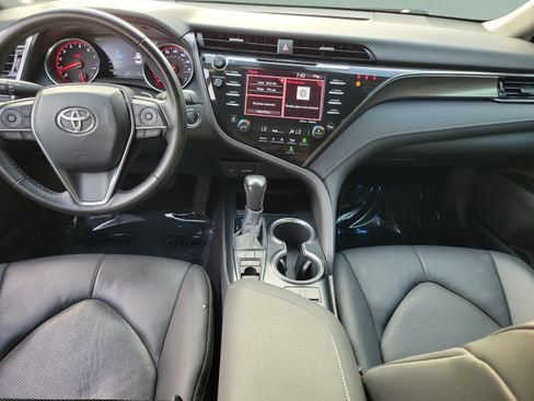 Used 2020 Toyota Camry XSE FWD image 10
