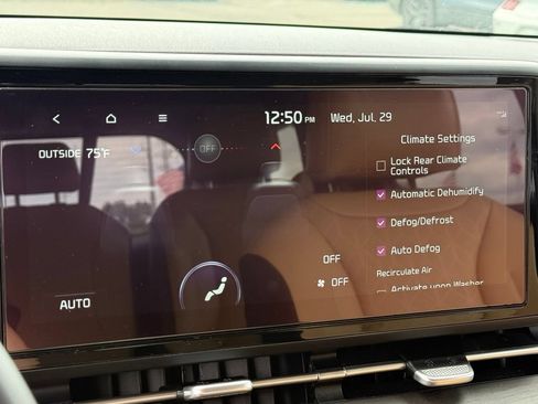 Used 2023 Kia Carnival EX FWD image 13