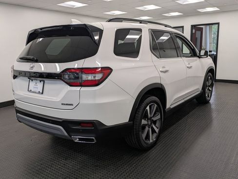 Certified 2023 Honda Pilot Touring image 4