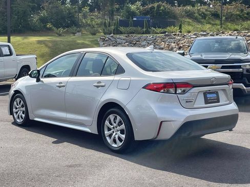 Used 2025 Toyota Corolla LE FWD image 5