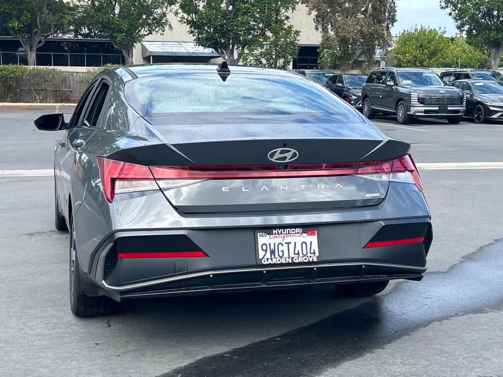 Used 2025 Hyundai Elantra Limited FWD image 4