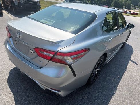Used 2018 Toyota Camry SE w/ Moonroof Package FWD image 5