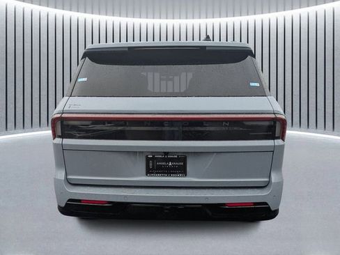 New 2026 Lincoln Navigator Reserve w/ Jet Appearance Package AWD/4WD image 4