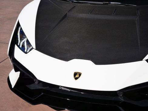 Used 2023 Lamborghini Huracan Tecnica image 13