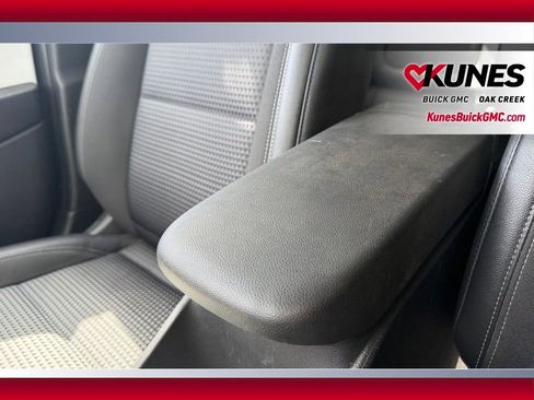 Used 2025 Chevrolet Trax LT FWD image 9