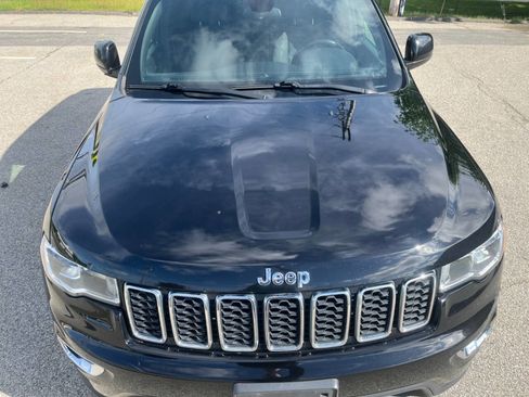 Used 2018 Jeep Grand Cherokee Laredo AWD/4WD image 9
