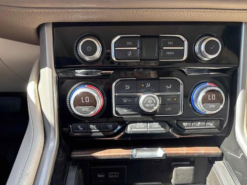 Used 2021 GMC Yukon Denali w/ Denali Premium Package AWD/4WD image 26