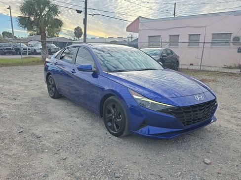Used 2022 Hyundai Elantra SEL image 2