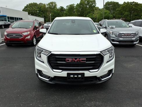 Used 2022 GMC Terrain SLE FWD image 2