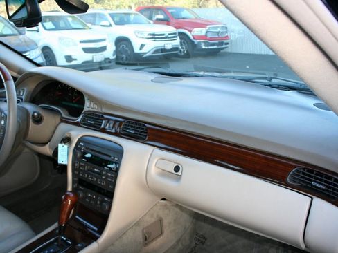 Used 2002 Cadillac Seville SLS w/ Premium Luxury Pkg image 22