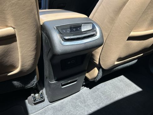 Used 2022 Cadillac XT6 Premium Luxury w/ Platinum Package AWD/4WD image 16