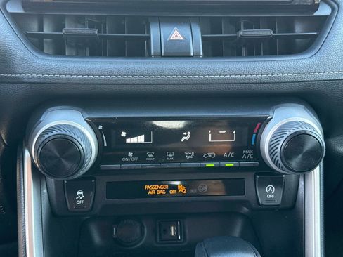 Used 2019 Toyota RAV4 LE w/ All Weather Liner Package AWD/4WD image 22