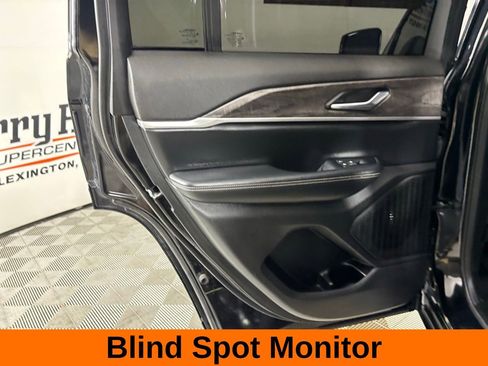 Used 2024 Jeep Grand Cherokee Limited w/ Black Appearance Package AWD/4WD image 20