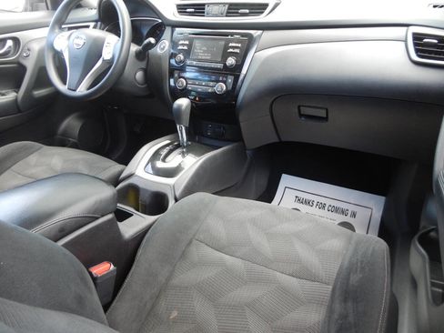 Used 2015 Nissan Rogue SV image 33