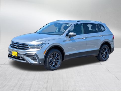 Used 2022 Volkswagen Tiguan SE AWD/4WD image 3