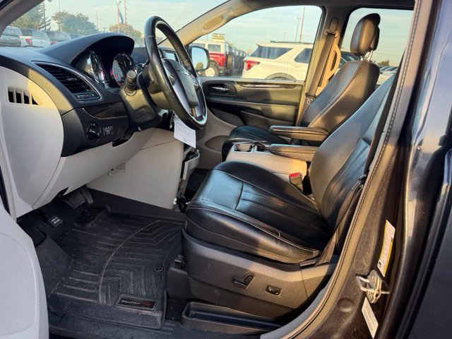 Used 2013 Chrysler Town & Country Touring FWD image 2