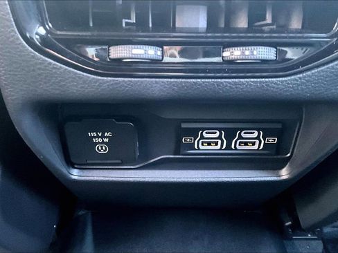 Used 2024 Jeep Grand Cherokee Altitude image 32