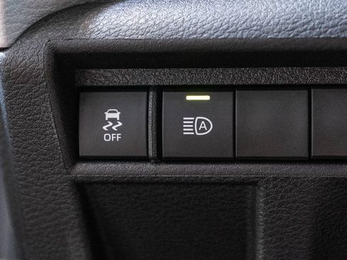 Used 2025 Toyota Sienna LE FWD image 22