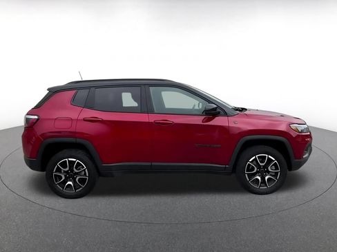 Used 2025 Jeep Compass Trailhawk AWD/4WD image 16