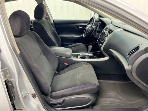 Used 2013 Nissan Altima 3.5 SV FWD image 22