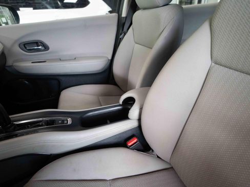 Used 2016 Honda HR-V LX image 10