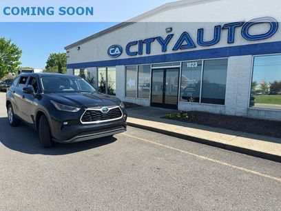 Used 2021 Toyota Highlander LE