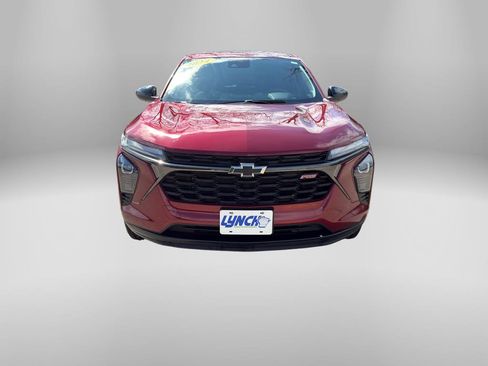Used 2024 Chevrolet Trax RS w/ Sunroof Package FWD image 2