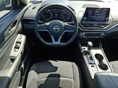 Used 2025 Nissan Altima 2.5 SV AWD/4WD image 14