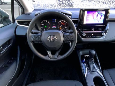 Used 2025 Toyota Corolla LE image 6