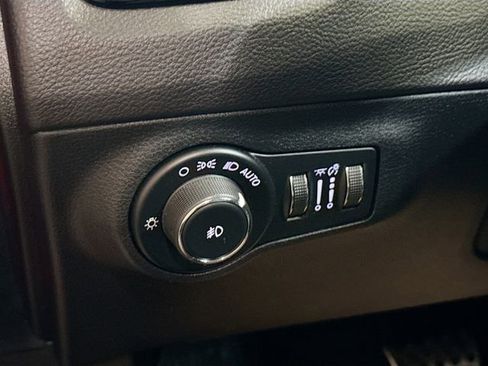 Used 2018 Jeep Compass Limited image 11