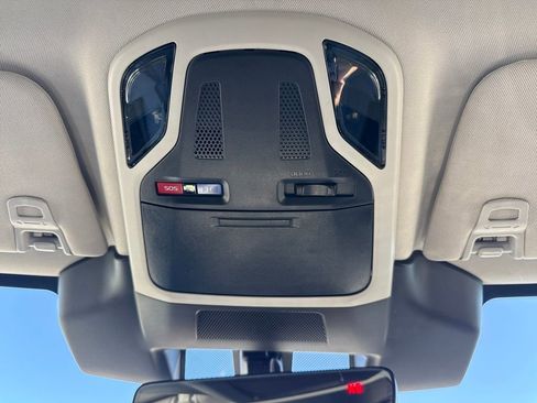 Used 2025 Subaru Outback Premium image 34