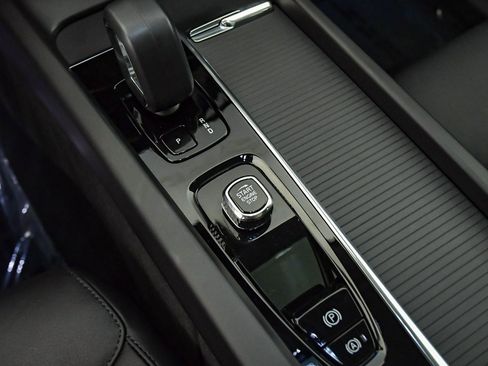 Certified 2025 Volvo XC60 T8 Core w/ Protection Package Premier image 24