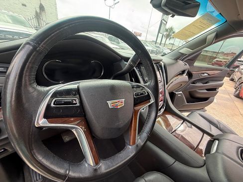 Used 2019 Cadillac Escalade Premium Luxury AWD/4WD image 26