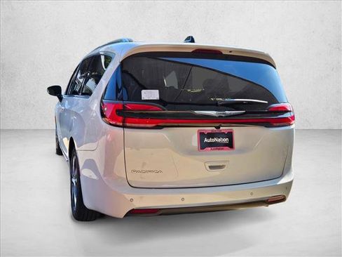 New 2026 Chrysler Pacifica Pinnacle FWD image 9