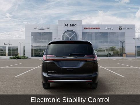 New 2026 Chrysler Pacifica Select FWD image 8