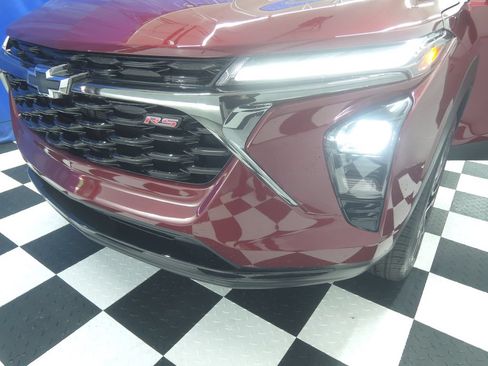 Used 2025 Chevrolet Trax RS FWD image 35