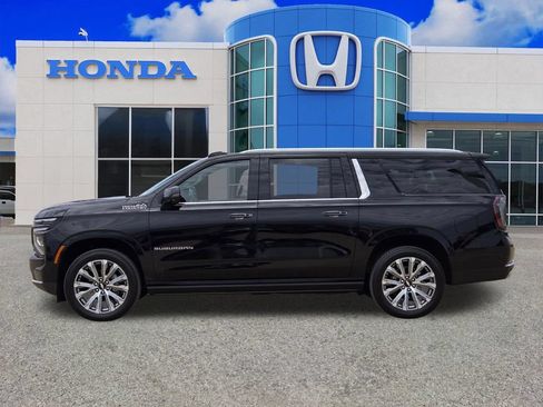 Used 2025 Chevrolet Suburban High Country AWD/4WD image 6