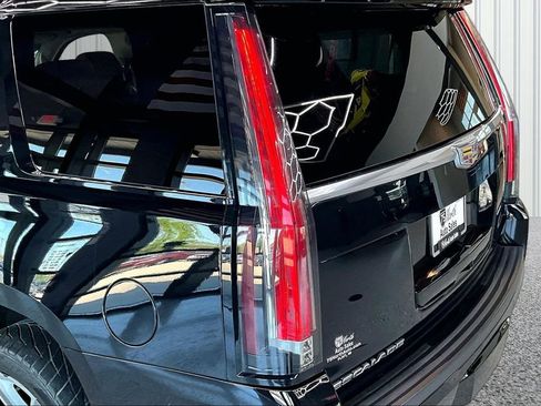 Used 2015 Cadillac Escalade Premium AWD/4WD image 23