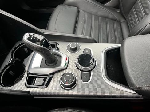 Used 2022 Alfa Romeo Giulia Veloce image 27