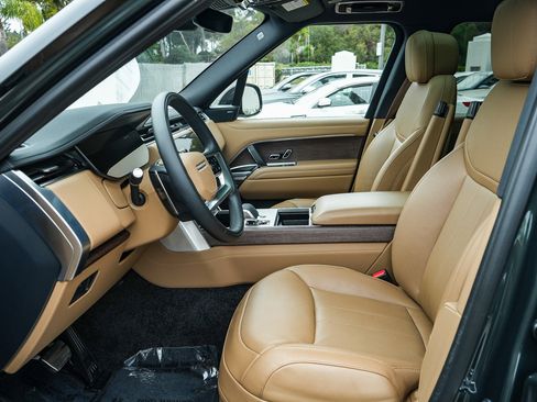 Certified 2024 Land Rover Range Rover SE AWD/4WD image 17