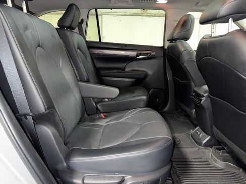 Used 2024 Toyota Highlander Platinum AWD/4WD image 22