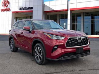 Used 2022 Toyota Highlander XLE video 2