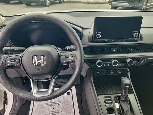 Used 2024 Honda CR-V EX image 10