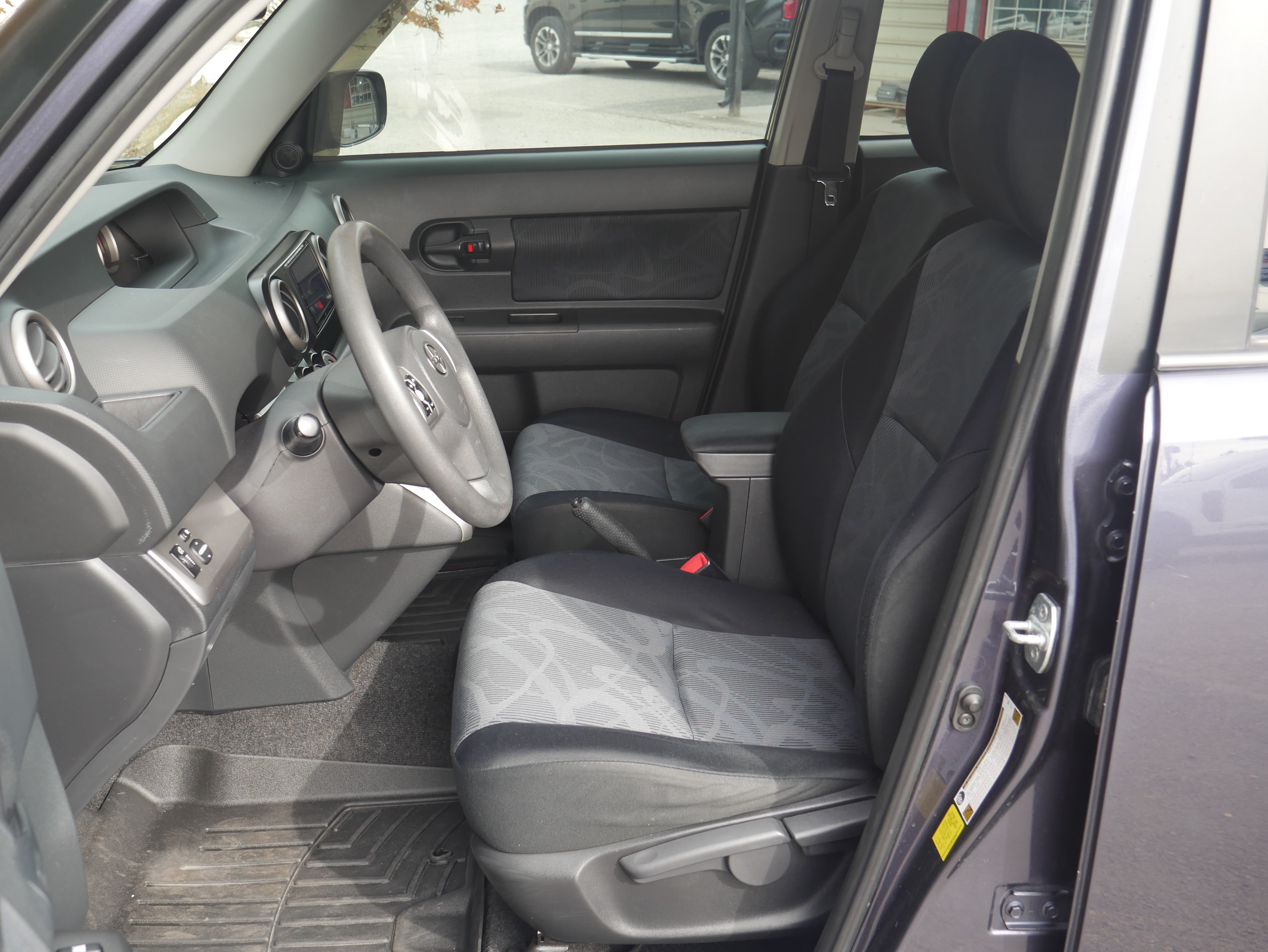 Used 2012 Scion xB FWD image 3