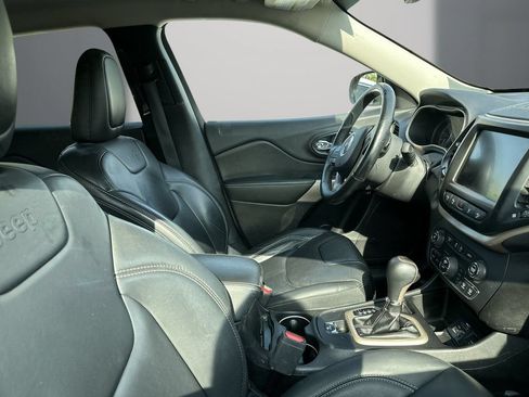 Used 2018 Jeep Cherokee Limited w/ Technology Group FWD image 12