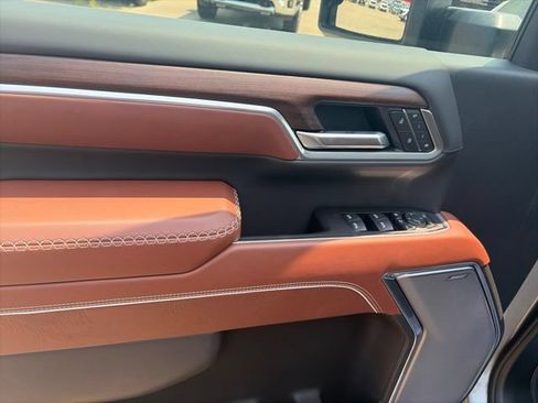 New 2026 GMC Sierra 2500 Denali Ultimate AWD/4WD image 17
