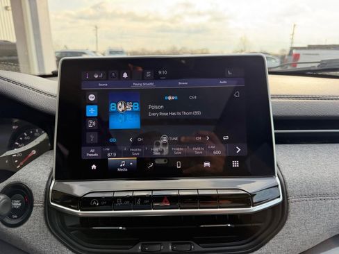 Used 2022 Jeep Compass Latitude w/ Sun and Sound Group image 16